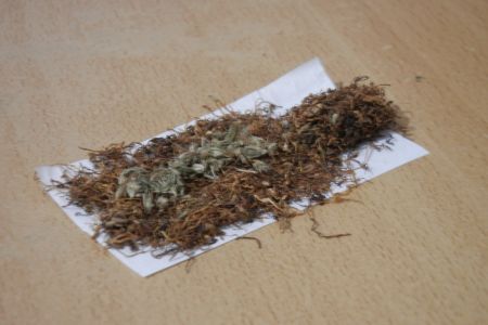 Zigarette mit grünem Tabak